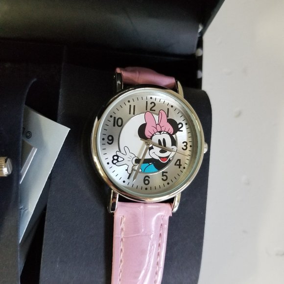 Disney his and hers watches - Picture 3 of 6